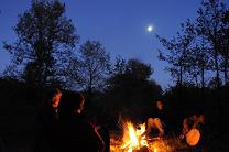 feu de bois la nuit, tambour